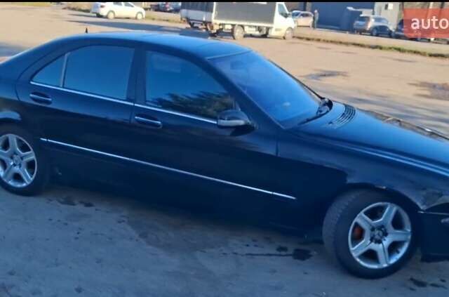 Черный Мерседес С Класс, объемом двигателя 4.97 л и пробегом 296 тыс. км за 4600 $, фото 2 на Automoto.ua