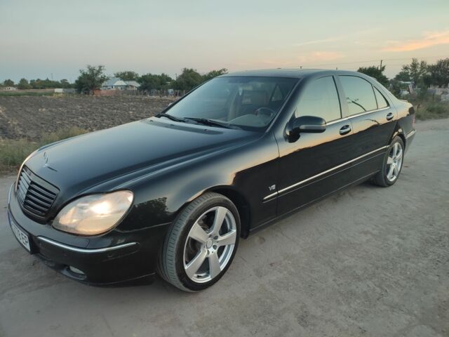Черный Мерседес С Класс, объемом двигателя 5 л и пробегом 360 тыс. км за 5200 $, фото 2 на Automoto.ua