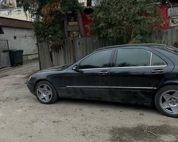 Черный Мерседес С Класс, объемом двигателя 4.27 л и пробегом 389 тыс. км за 4700 $, фото 3 на Automoto.ua