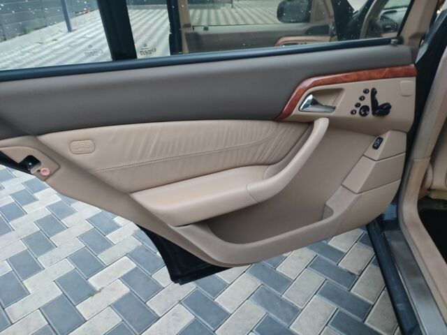 Черный Мерседес С Класс, объемом двигателя 5 л и пробегом 360 тыс. км за 5200 $, фото 14 на Automoto.ua