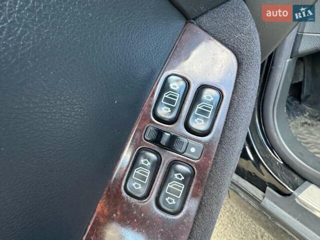 Черный Мерседес С Класс, объемом двигателя 4.97 л и пробегом 299 тыс. км за 6190 $, фото 16 на Automoto.ua