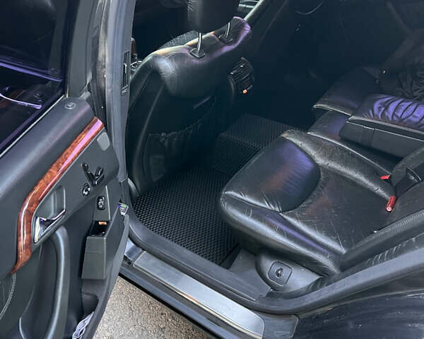 Черный Мерседес С Класс, объемом двигателя 5 л и пробегом 350 тыс. км за 4700 $, фото 9 на Automoto.ua