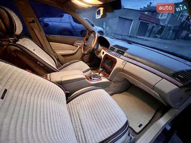 Черный Мерседес С Класс, объемом двигателя 5 л и пробегом 299 тыс. км за 4200 $, фото 1 на Automoto.ua