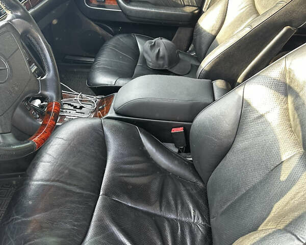 Чорний Мерседес С Клас, об'ємом двигуна 3.2 л та пробігом 192 тис. км за 7500 $, фото 8 на Automoto.ua