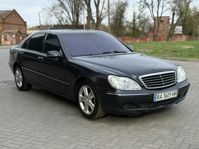 Черный Мерседес С Класс, объемом двигателя 4.3 л и пробегом 380 тыс. км за 3299 $, фото 1 на Automoto.ua