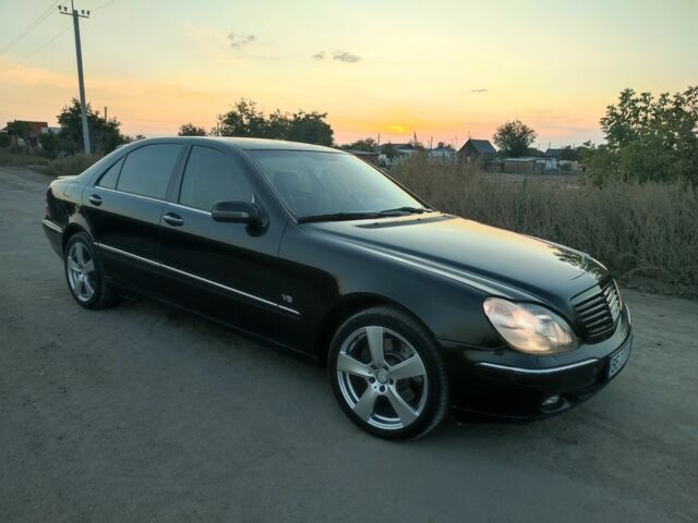 Черный Мерседес С Класс, объемом двигателя 5 л и пробегом 360 тыс. км за 5200 $, фото 1 на Automoto.ua