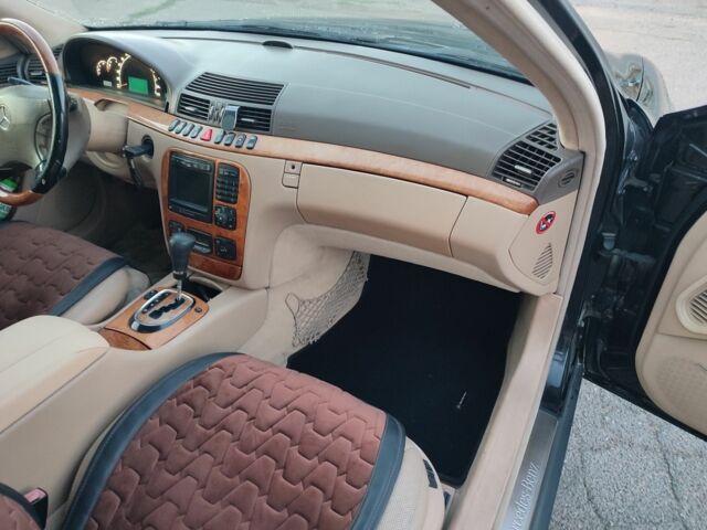 Черный Мерседес С Класс, объемом двигателя 5 л и пробегом 360 тыс. км за 5200 $, фото 12 на Automoto.ua