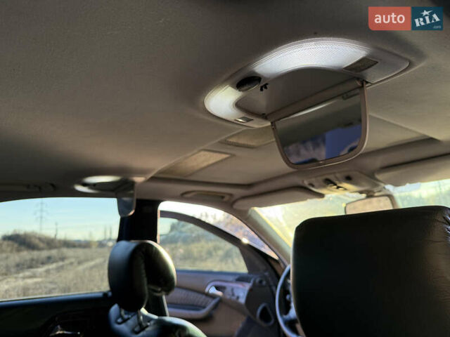 Черный Мерседес С Класс, объемом двигателя 3.2 л и пробегом 325 тыс. км за 7500 $, фото 25 на Automoto.ua