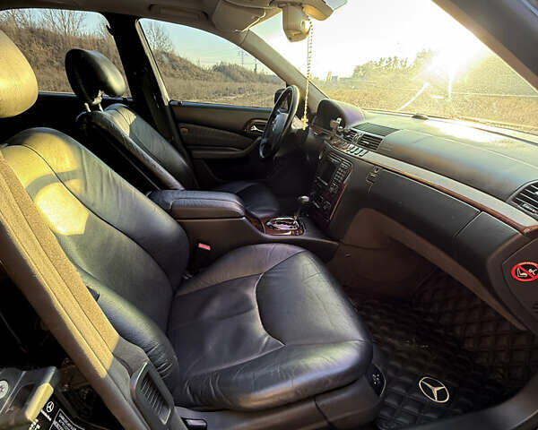 Черный Мерседес С Класс, объемом двигателя 3.2 л и пробегом 325 тыс. км за 7500 $, фото 17 на Automoto.ua