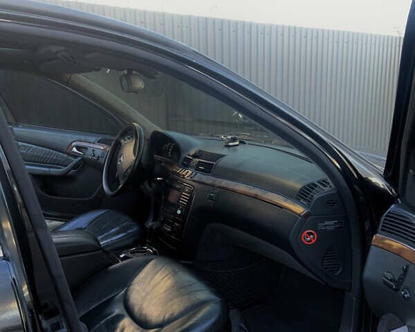 Черный Мерседес С Класс, объемом двигателя 3.2 л и пробегом 400 тыс. км за 4500 $, фото 9 на Automoto.ua