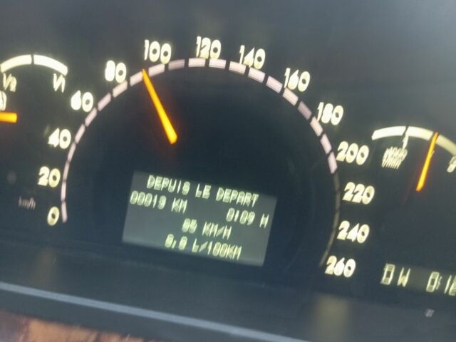 Черный Мерседес С Класс, объемом двигателя 5 л и пробегом 377 тыс. км за 4400 $, фото 6 на Automoto.ua