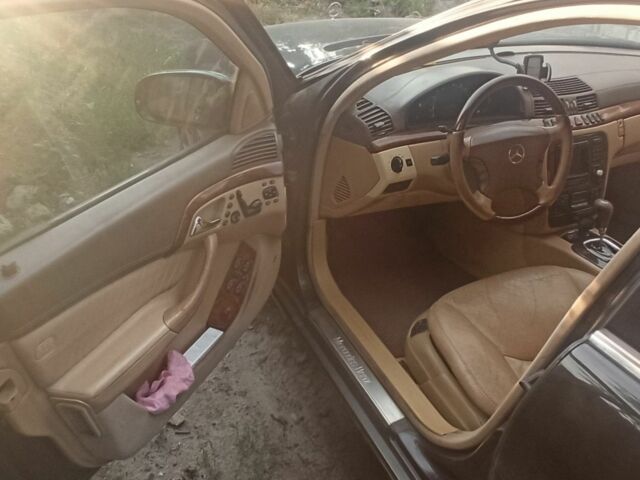 Чорний Мерседес С Клас, об'ємом двигуна 5 л та пробігом 470 тис. км за 3800 $, фото 5 на Automoto.ua