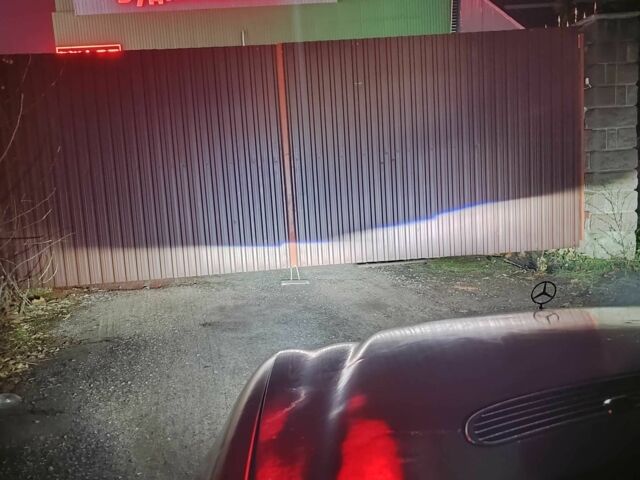 Чорний Мерседес С Клас, об'ємом двигуна 3.2 л та пробігом 430 тис. км за 4500 $, фото 9 на Automoto.ua