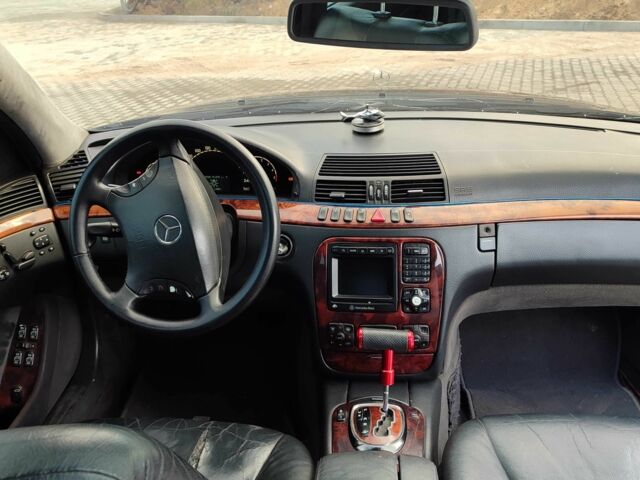 Чорний Мерседес С Клас, об'ємом двигуна 3.2 л та пробігом 430 тис. км за 4500 $, фото 7 на Automoto.ua