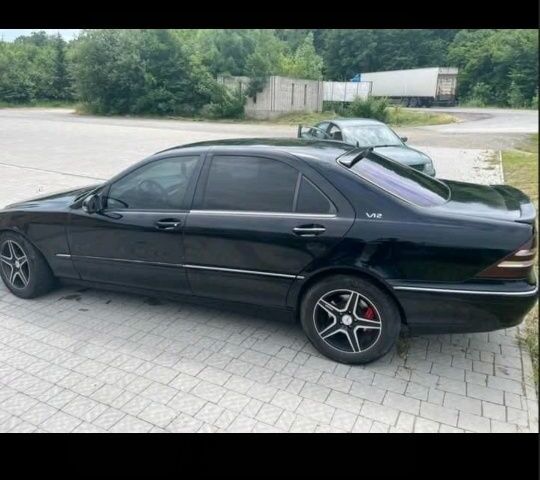 Чорний Мерседес С Клас, об'ємом двигуна 5.5 л та пробігом 250 тис. км за 2800 $, фото 2 на Automoto.ua