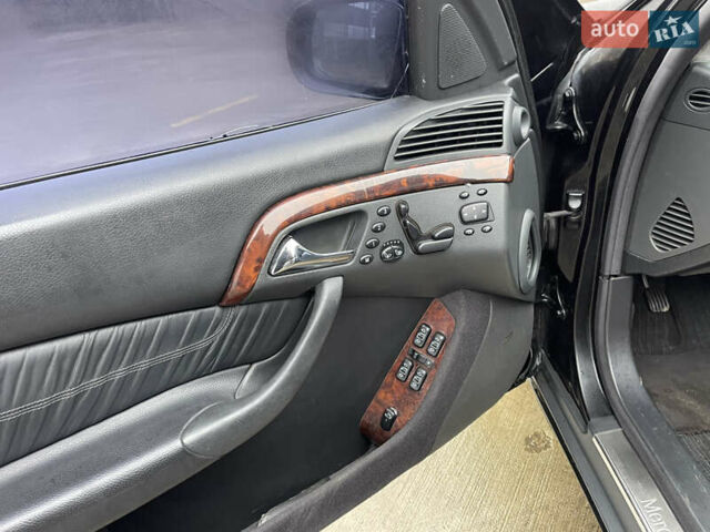 Черный Мерседес С Класс, объемом двигателя 4.97 л и пробегом 300 тыс. км за 3550 $, фото 11 на Automoto.ua