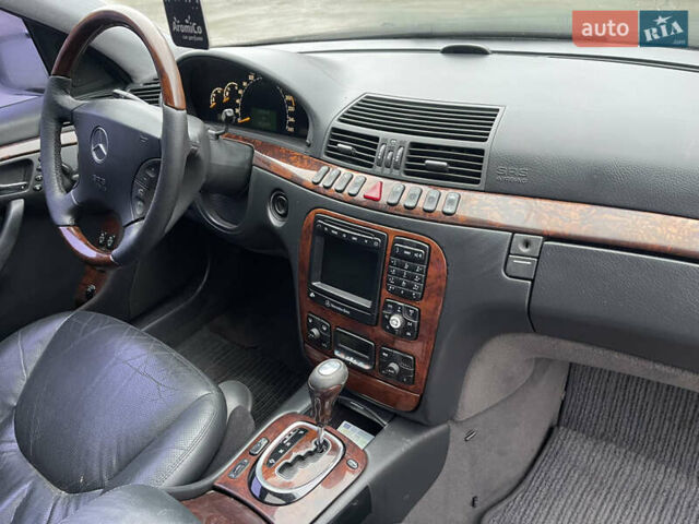 Черный Мерседес С Класс, объемом двигателя 4.97 л и пробегом 300 тыс. км за 3550 $, фото 15 на Automoto.ua