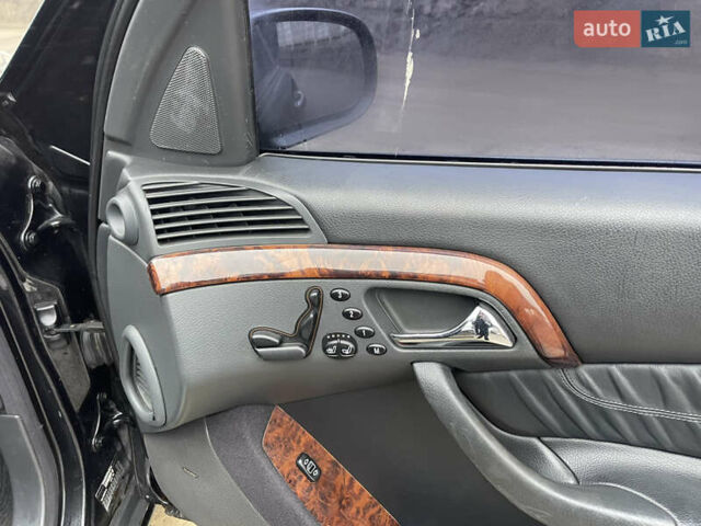 Черный Мерседес С Класс, объемом двигателя 4.97 л и пробегом 300 тыс. км за 3550 $, фото 16 на Automoto.ua