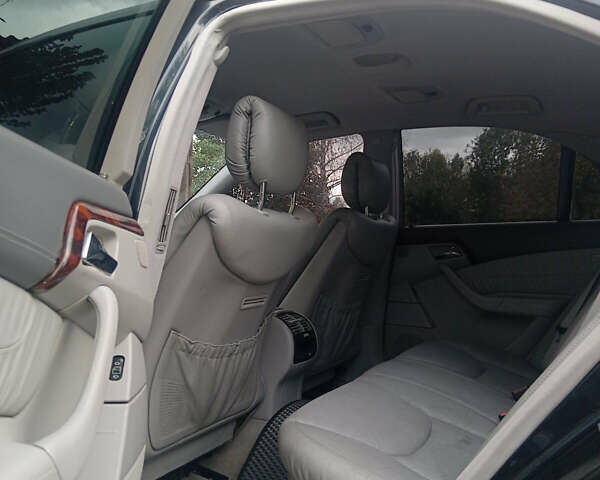 Черный Мерседес С Класс, объемом двигателя 3.2 л и пробегом 325 тыс. км за 4500 $, фото 7 на Automoto.ua