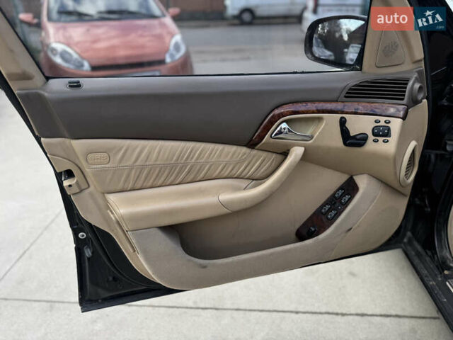 Черный Мерседес С Класс, объемом двигателя 3.2 л и пробегом 340 тыс. км за 5950 $, фото 19 на Automoto.ua