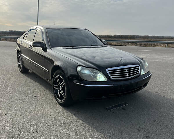 Черный Мерседес С Класс, объемом двигателя 3.2 л и пробегом 350 тыс. км за 5300 $, фото 1 на Automoto.ua