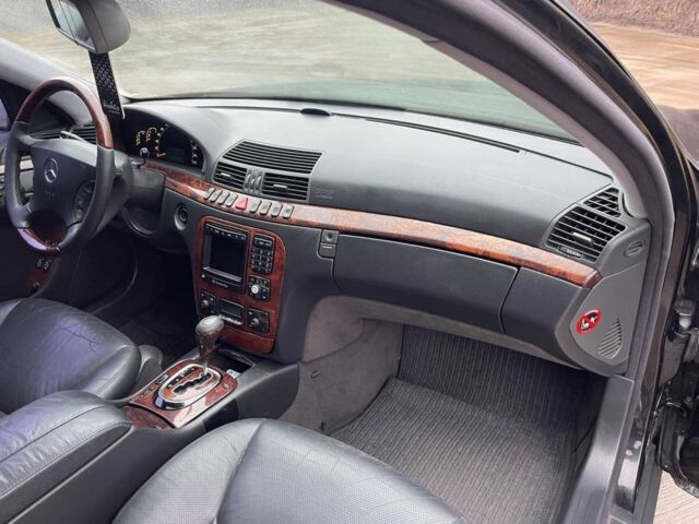 Черный Мерседес С Класс, объемом двигателя 5 л и пробегом 250 тыс. км за 3500 $, фото 10 на Automoto.ua