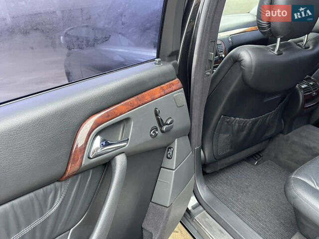 Черный Мерседес С Класс, объемом двигателя 4.97 л и пробегом 300 тыс. км за 3550 $, фото 8 на Automoto.ua