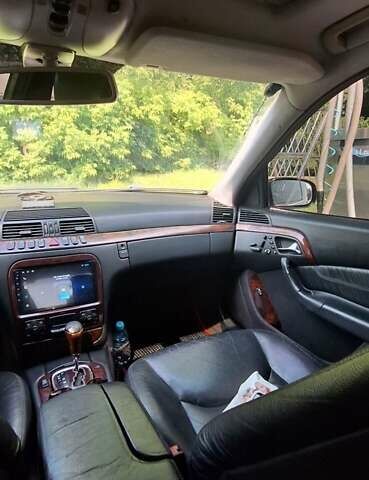 Черный Мерседес С Класс, объемом двигателя 4.3 л и пробегом 497 тыс. км за 4000 $, фото 1 на Automoto.ua