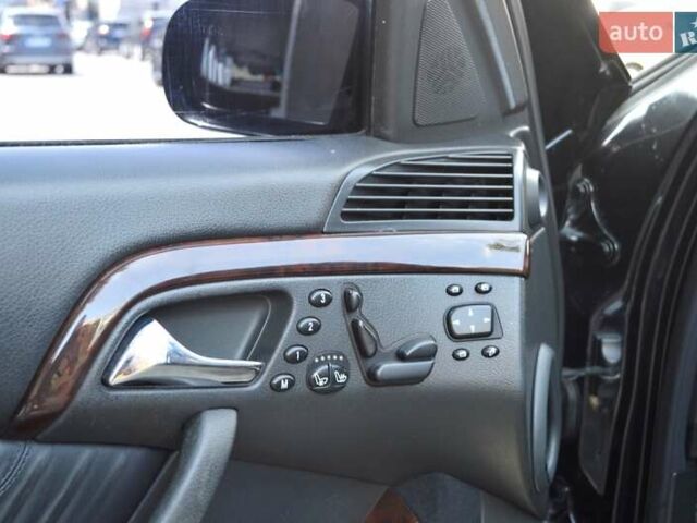 Черный Мерседес С Класс, объемом двигателя 5 л и пробегом 230 тыс. км за 5999 $, фото 11 на Automoto.ua