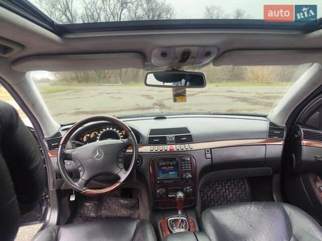 Черный Мерседес С Класс, объемом двигателя 5 л и пробегом 477 тыс. км за 4000 $, фото 6 на Automoto.ua