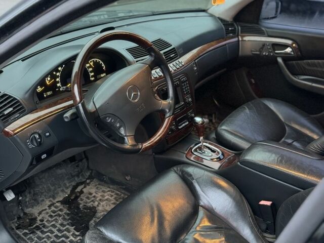 Чорний Мерседес С Клас, об'ємом двигуна 5 л та пробігом 200 тис. км за 3999 $, фото 4 на Automoto.ua