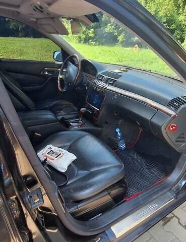 Черный Мерседес С Класс, объемом двигателя 4.3 л и пробегом 497 тыс. км за 4000 $, фото 3 на Automoto.ua