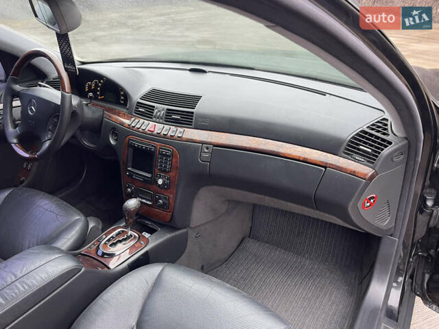 Черный Мерседес С Класс, объемом двигателя 4.97 л и пробегом 300 тыс. км за 3550 $, фото 14 на Automoto.ua