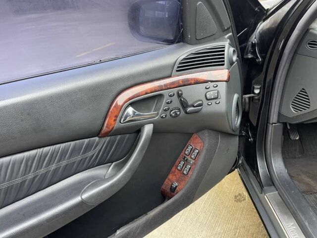 Черный Мерседес С Класс, объемом двигателя 5 л и пробегом 250 тыс. км за 3500 $, фото 6 на Automoto.ua