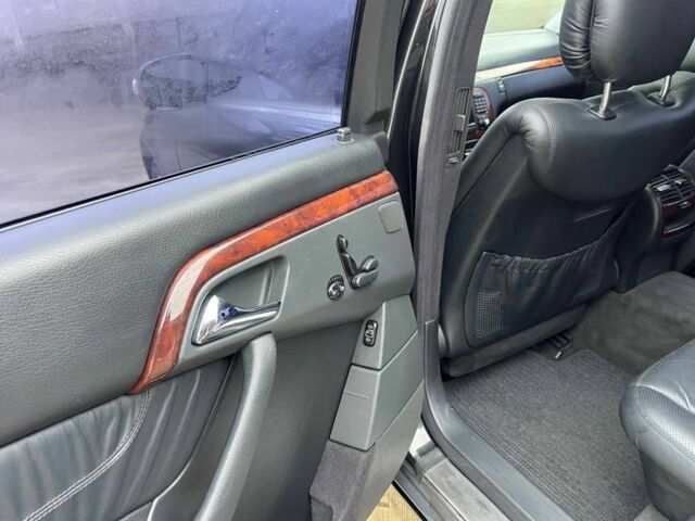 Черный Мерседес С Класс, объемом двигателя 5 л и пробегом 250 тыс. км за 3500 $, фото 9 на Automoto.ua