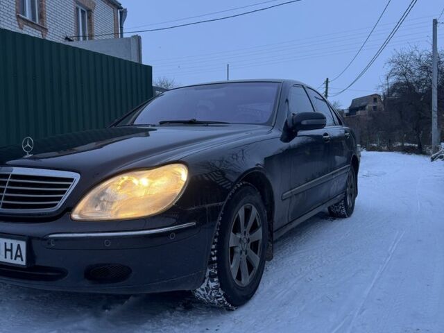 Черный Мерседес С Класс, объемом двигателя 3.2 л и пробегом 213 тыс. км за 5300 $, фото 1 на Automoto.ua