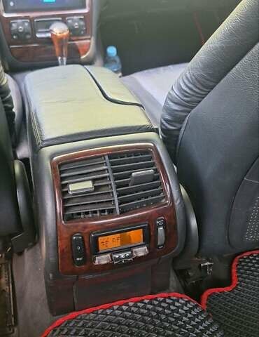 Черный Мерседес С Класс, объемом двигателя 4.3 л и пробегом 497 тыс. км за 4000 $, фото 13 на Automoto.ua