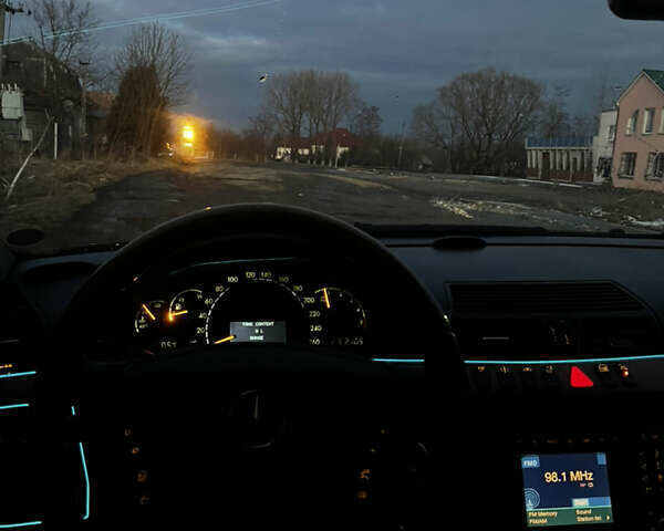 Чорний Мерседес С Клас, об'ємом двигуна 3.2 л та пробігом 420 тис. км за 5600 $, фото 12 на Automoto.ua