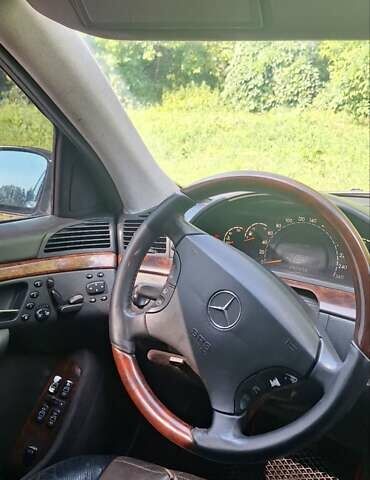 Черный Мерседес С Класс, объемом двигателя 4.3 л и пробегом 497 тыс. км за 4000 $, фото 12 на Automoto.ua