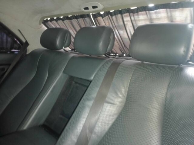 Черный Мерседес С Класс, объемом двигателя 5 л и пробегом 432 тыс. км за 8800 $, фото 3 на Automoto.ua