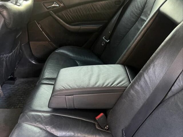 Черный Мерседес С Класс, объемом двигателя 0 л и пробегом 330 тыс. км за 2500 $, фото 4 на Automoto.ua