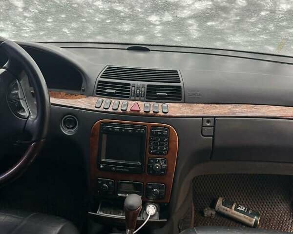 Чорний Мерседес С Клас, об'ємом двигуна 4 л та пробігом 300 тис. км за 3800 $, фото 7 на Automoto.ua