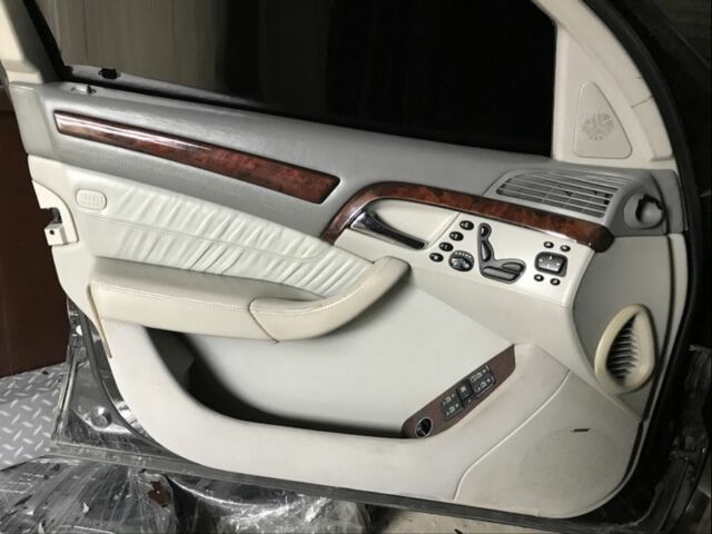 Чорний Мерседес С Клас, об'ємом двигуна 5 л та пробігом 350 тис. км за 4500 $, фото 5 на Automoto.ua