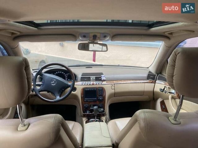Черный Мерседес С Класс, объемом двигателя 4.97 л и пробегом 350 тыс. км за 3500 $, фото 6 на Automoto.ua