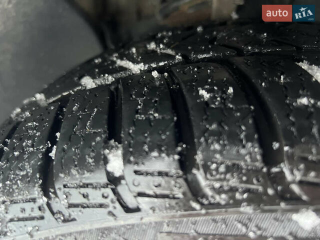 Чорний Мерседес С Клас, об'ємом двигуна 4 л та пробігом 372 тис. км за 3500 $, фото 29 на Automoto.ua