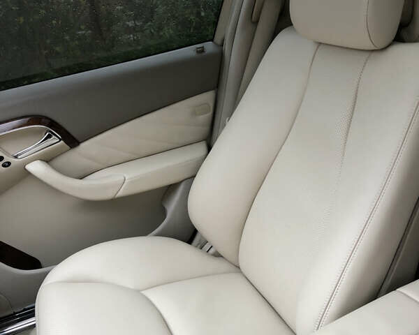 Черный Мерседес С Класс, объемом двигателя 5 л и пробегом 290 тыс. км за 8000 $, фото 7 на Automoto.ua