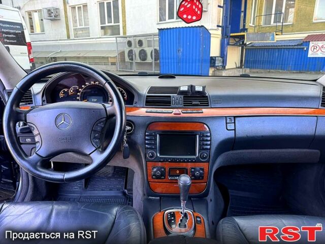 Черный Мерседес С Класс, объемом двигателя 5 л и пробегом 200 тыс. км за 4999 $, фото 5 на Automoto.ua