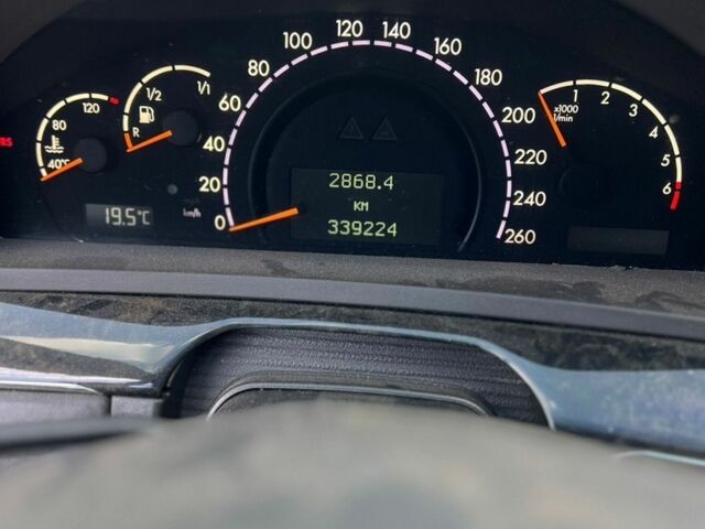Чорний Мерседес С Клас, об'ємом двигуна 5.51 л та пробігом 330 тис. км за 3500 $, фото 11 на Automoto.ua