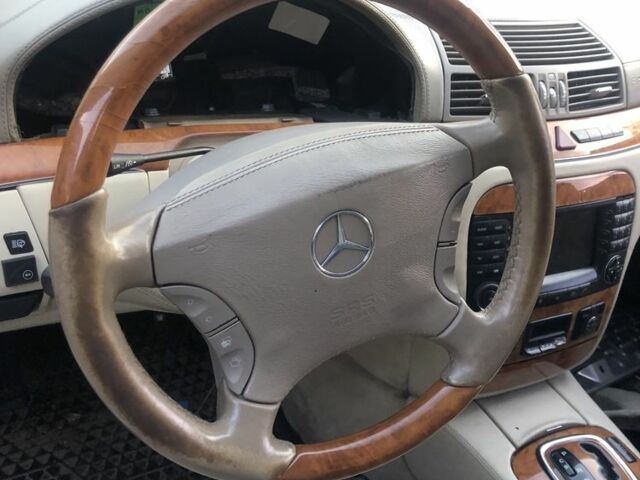 Черный Мерседес С Класс, объемом двигателя 0 л и пробегом 500 тыс. км за 1800 $, фото 9 на Automoto.ua