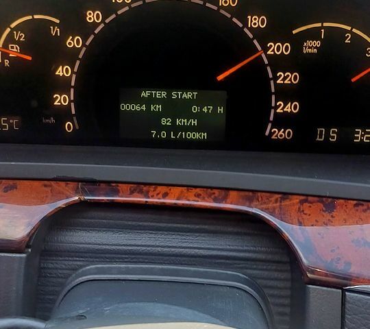 Черный Мерседес С Класс, объемом двигателя 3.2 л и пробегом 500 тыс. км за 7000 $, фото 3 на Automoto.ua